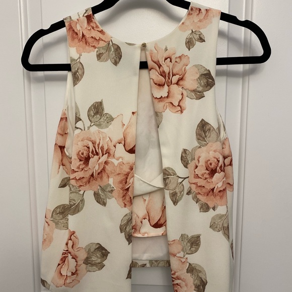 Floral sleeveless open back top - Picture 2 of 2